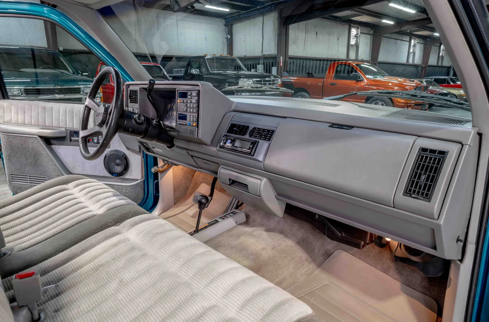 1993-Chevrolet-K1500-Bright Teal Metallic-189857-49.jpg